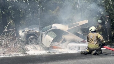 Sarıyer’de lüks araç alev alev yandı