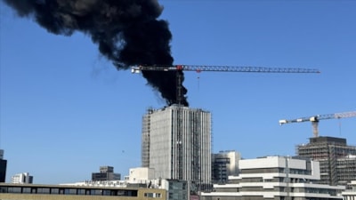 Berlin'de yüksek katlı binada yangın