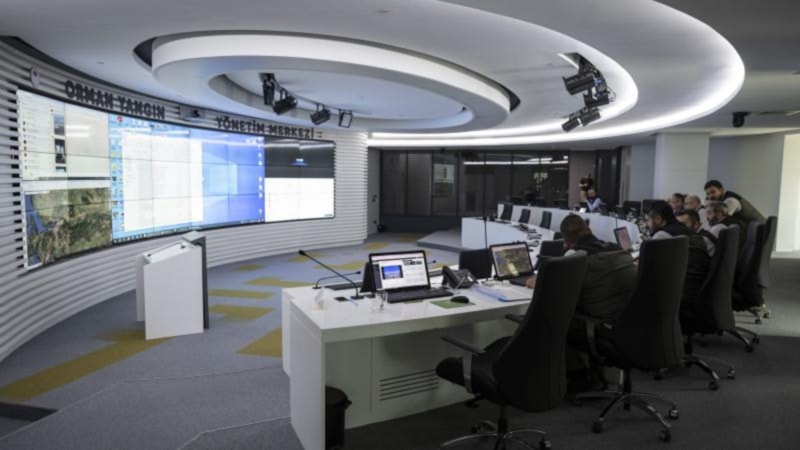 Yangın Yönetim Merkezi'nden alevlere anlık takip