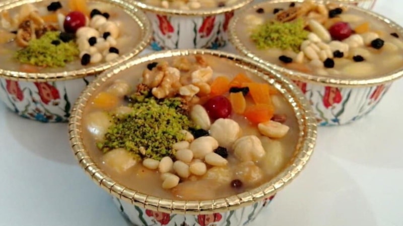 Aşureyi kusursuz yapmanın sırrı: Ne kararıyor, ne de çiğ kalıyor…