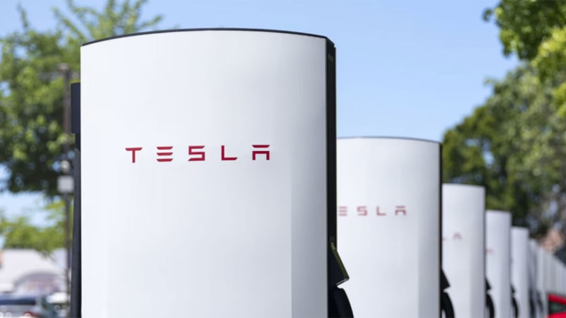 Tesla, Çin’de ilk V4 Supercharger istasyonlarını kurdu