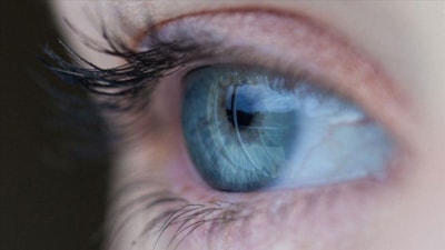 Kontakt lensle yüzmek sağlığa zararlı