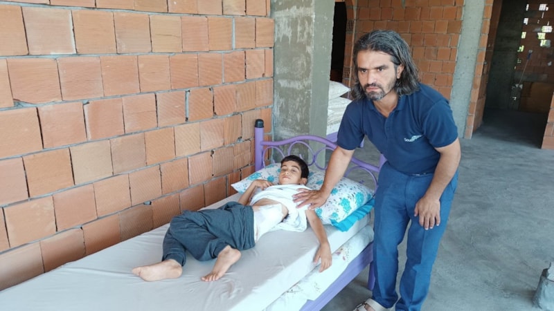 Batman'da bahçede oynayan çocuğa yorgun mermi isabet etti