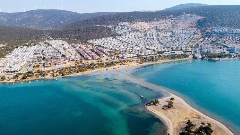 Ege’deki bu adaya turistler akın ediyor: 10 çakıl taşı toplayanın ömrü uzuyor