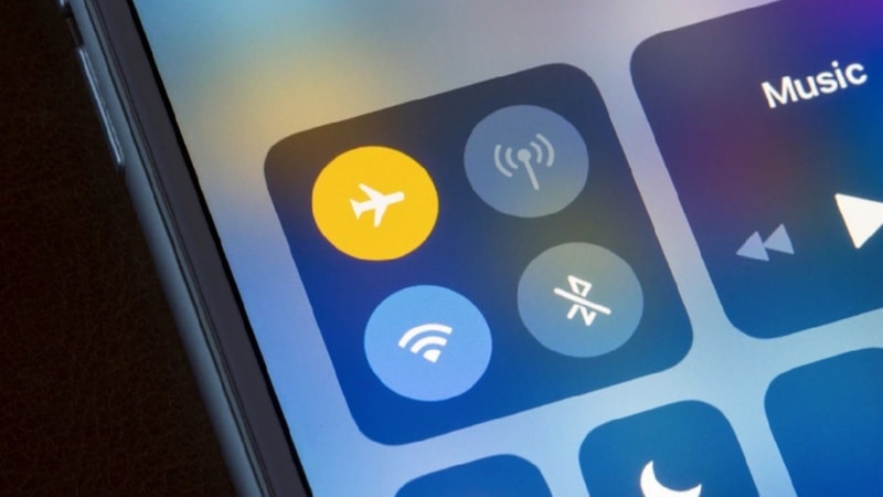 Uyurken telefonu uçak moduna almak bakın ne işe yarıyormuş