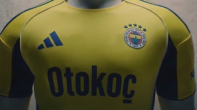 Fenerbahçe, eski oyuncularıyla yeni sezon formalarını tanıttı