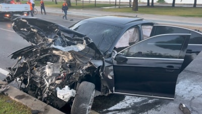 İstanbul'da iki otomobil çarpıştı: 1’i ağır 3 yaralı