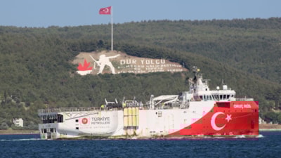 Oruç Reis Sismik Araştırma Gemisi, Çanakkale Boğazı'ndan geçti