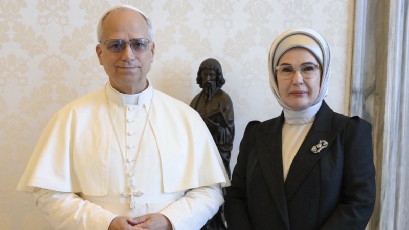 Emine Erdoğan, Papa 14. Leo ile bir araya geldi