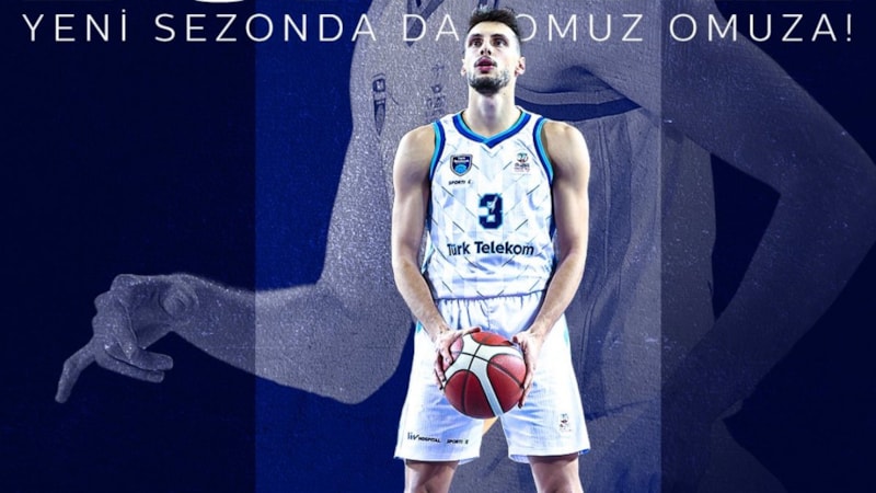 Türk Telekom'da 2 ayrılık, 1 sözleşme uzatma!