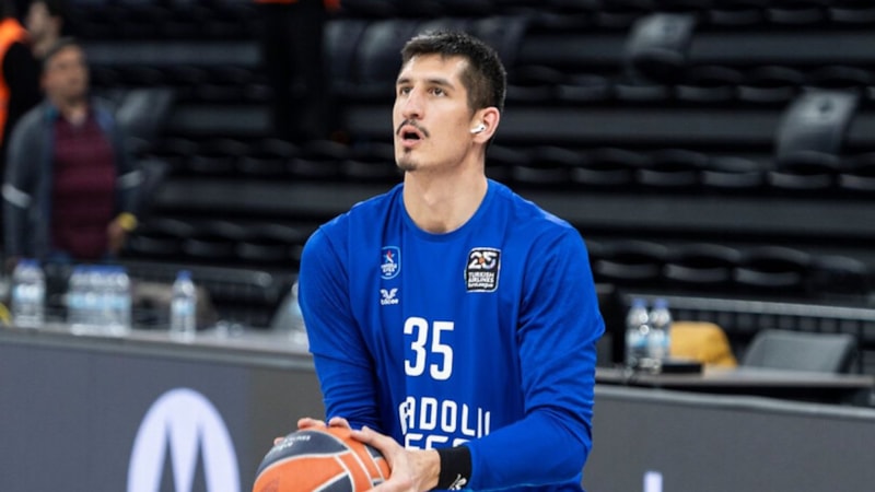 Anadolu Efes, Derek Willis ile yollarını ayırdı