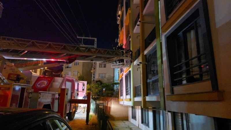 Zonguldak'ta apartman dairesinden yükselen duman paniğe neden oldu