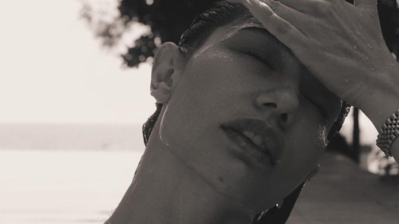 Demet Özdemir'den havuz pozları! Tatil karelerine beğeni yağdı