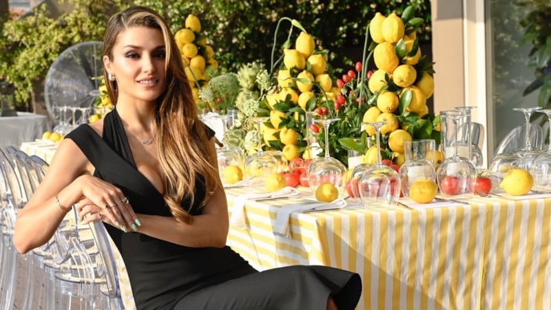 Sosyetik aşıklar Hande Erçel ve Hakan Sabancı'dan yeni fotoğraf geldi