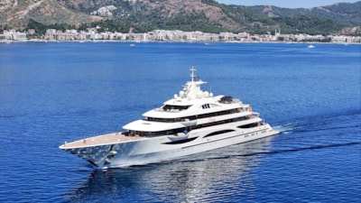 Marmaris'te lüks yata 3 tankerlik yakıt ikmali yapıldı