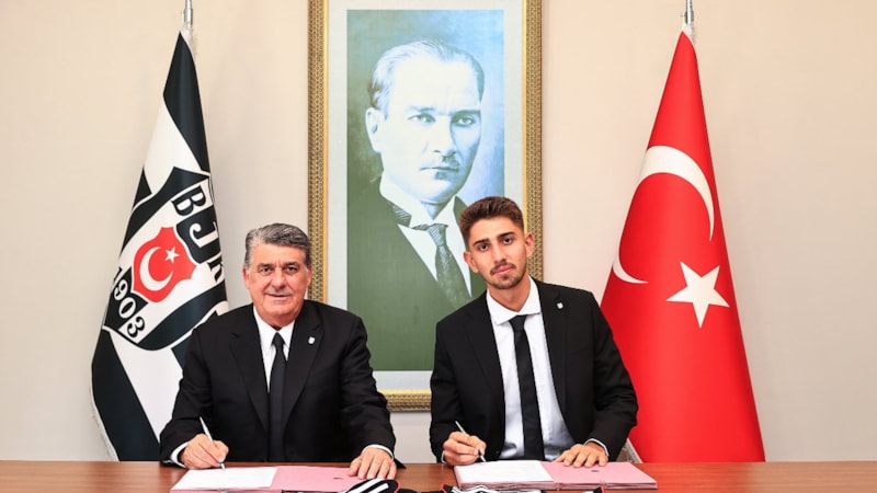 Beşiktaş'ta Demir Ege Tıknaz'ın sözleşmesi yenilendi