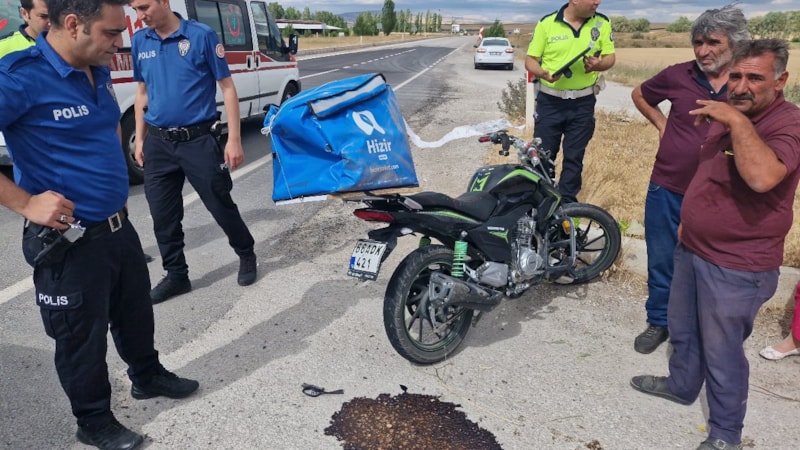 Çorum'da otomobil ile motosiklet çarpıştı