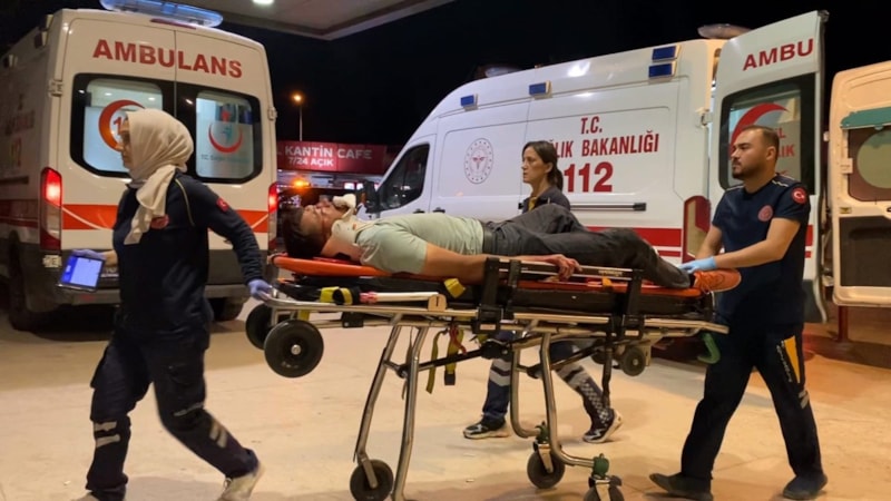 Bursa'da otomobil ile çarpışan motosiklet sürücüsü ağır yaralandı