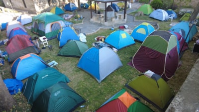 Edirne'de otellerde yer bulamayan Kırkpınar sevdalıları, parklara çadır kurdu