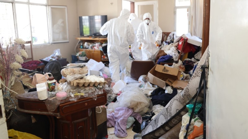 Mersin'de çöp ev üçüncü kez temizlendi: 6 ton çöp çıktı