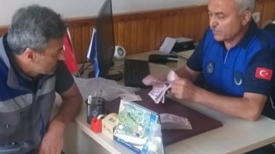 Ankara'da ATM'de bulunan 40 bin lira sahibine teslim edildi