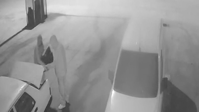 Aksaray'da otomobilden ses sistemi çaldılar