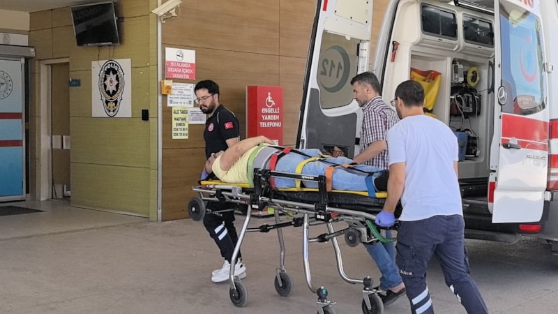 Bursa'da işçi, devrilen suntaların altında kaldı