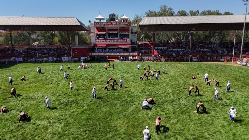 Kırkpınar Yağlı Güreşleri başladı