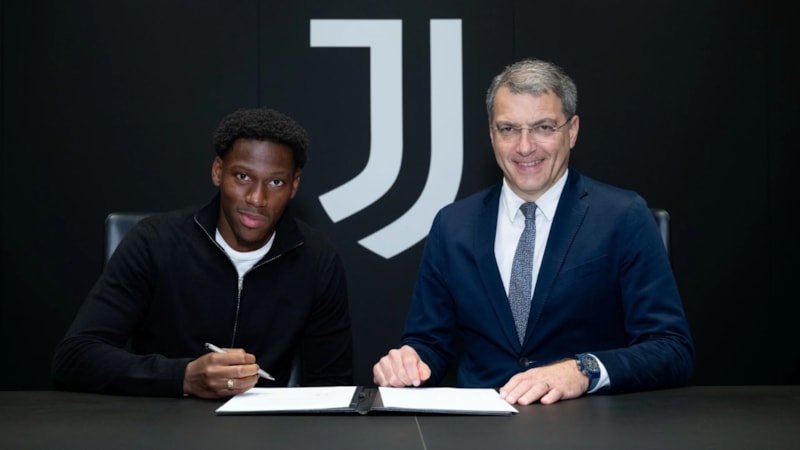 Jonathan David, Juventus'a imzayı attı