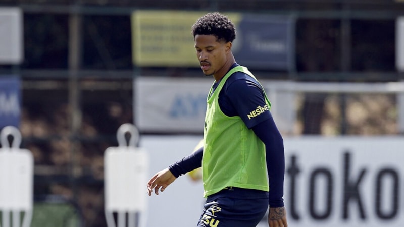 Fenerbahçe, Jayden Oosterwolde'nin sözleşmesini uzatıyor