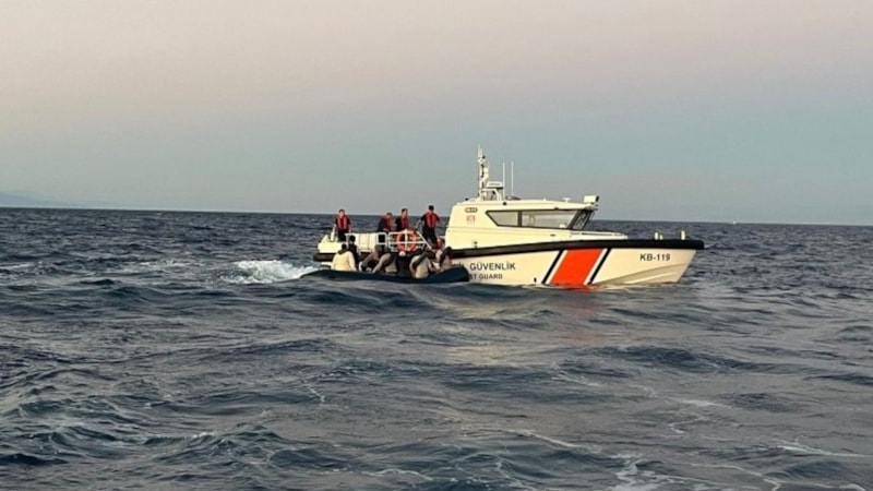 Çanakkale açıklarında 17 kaçak göçmen yakalandı