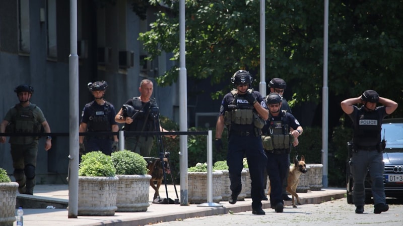 Kosova'da meclis, bomba ihbarı nedeniyle tahliye edildi