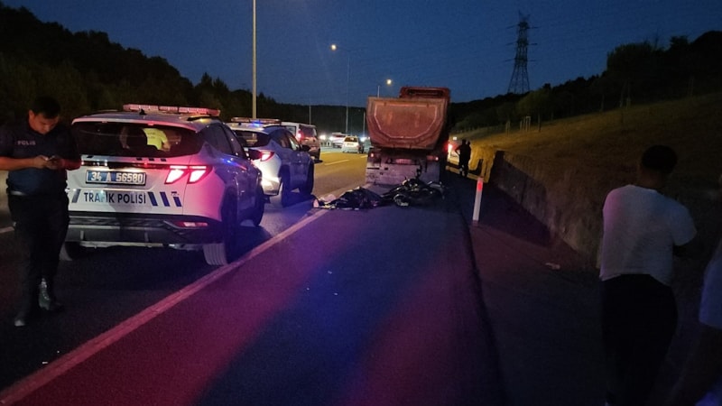 İstanbul Eyüpsultan'da kamyona çarpan motosikletin sürücüsü öldü