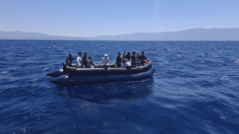 Aydın Kuşadası'nda 22 düzensiz göçmen kurtarıldı