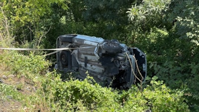 Sakarya’da hafif ticari araç şarampole devrildi: 6 yaralı