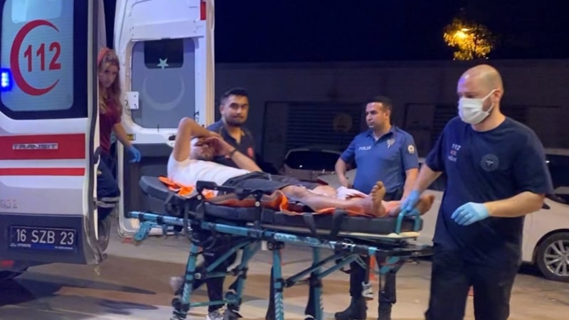 Bursa'da yol kenarında alkol alırken av tüfeğiyle vuruldu