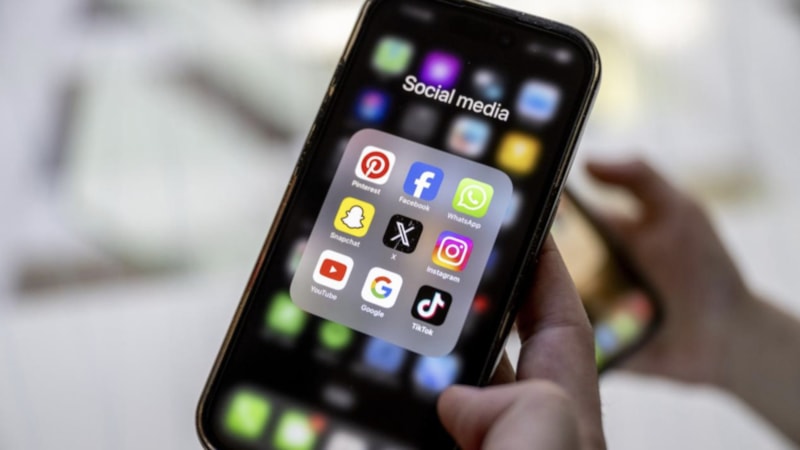 Eski sevgiliyle çekilen fotoğrafların sosyal medyada paylaşılması suç sayıldı