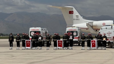 Kuzey Irak'ta şehit düşen 12 asker için Hakkari'de tören düzenlendi