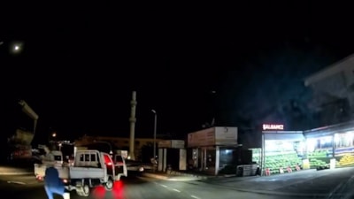 İstanbul'da bir kadın seyir halindeki kamyonetten atladı, sürücü silahla kovaladı