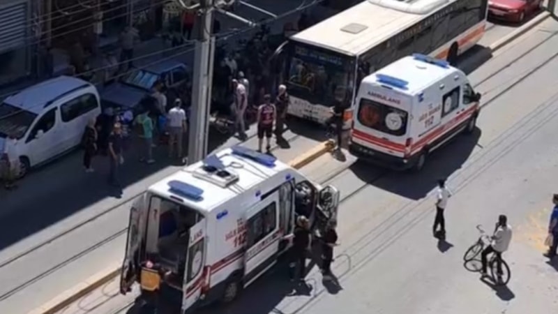 Eskişehir'de motosiklet yolun karşısına geçmeye çalışan kadına çarptı