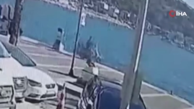 İzmir'de motosikletiyle denize uçtu