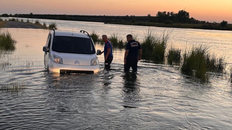 Osmaniye'de su seviyesi yükselen nehirde mahsur kalan 4 kişi kurtarıldı