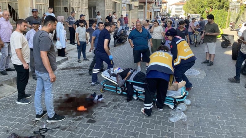 Manisa'da yaşlı kadın, seyir halindeki motosikletten düştü