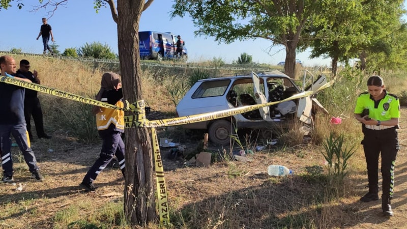 Konya'da ağaca çarpan otomobilin sürücüsü öldü