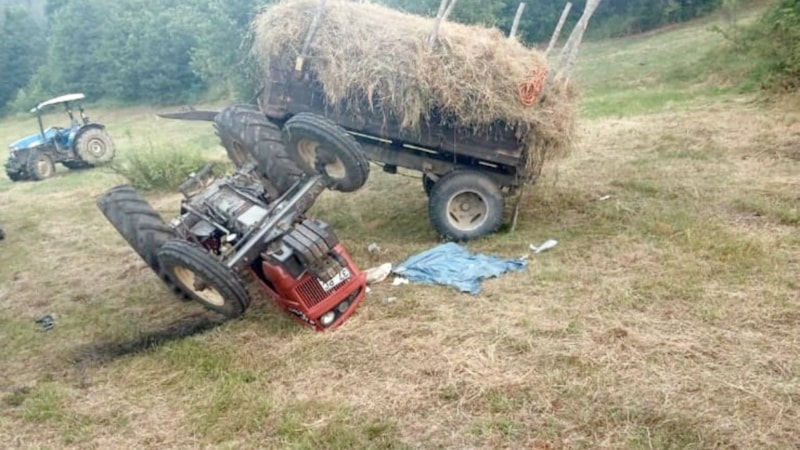 Kastamonu'da devrilen traktörün altında kaldı