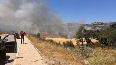 Kütahya'da biçerdöver nedeniyle çıkan yangında, 2,5 dekar ekili alan zarar gördü