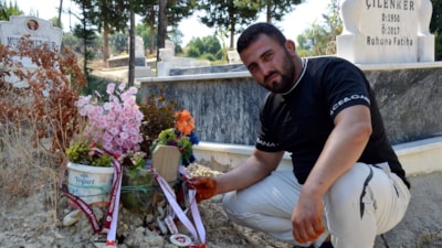 Başpehlivanlığa yükseldi, babasının mezarını ziyaret etti