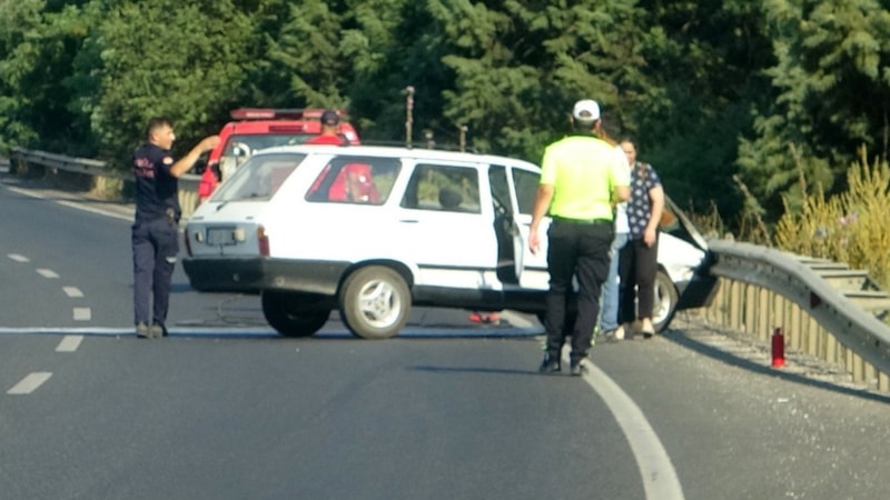 Muğla'da seyir halindeki otomobilden alevler yükseldi