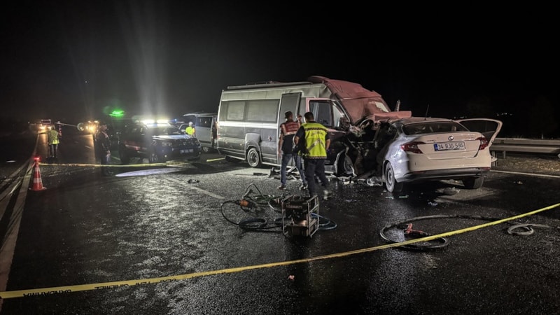 Ankara'da otomobil ile minibüs çarpıştı: 1 ölü