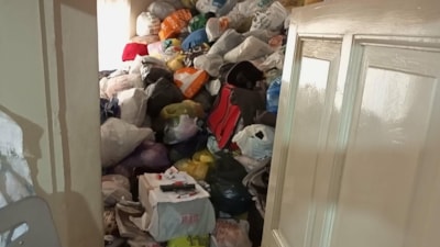 Aydın'da evden 6 kamyon çöp çıktı